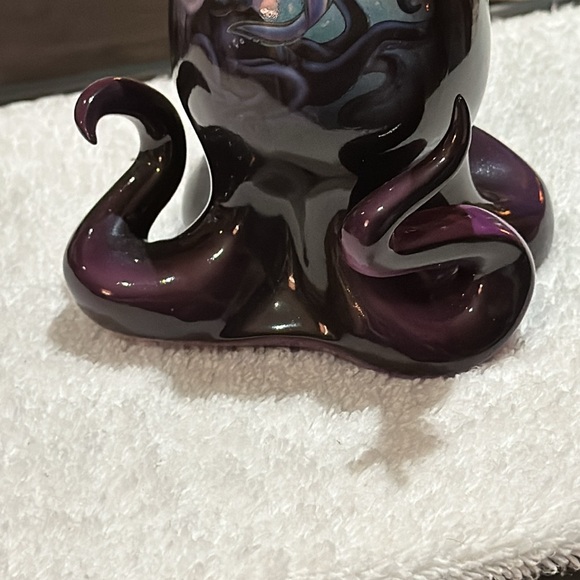 Bradford Editions, Disney Villains Heirloom Porcelain Figurines “Ursula” - Picture 15 of 16